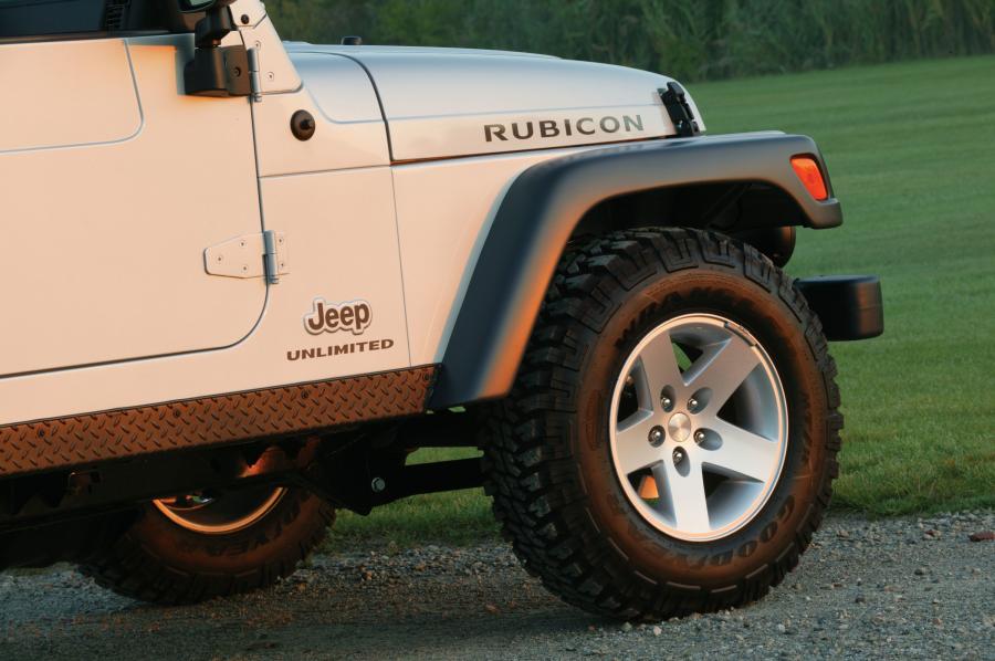  Jeep Wrangler Rubicon Unlimited 2005 года  (фото 24 из 32)